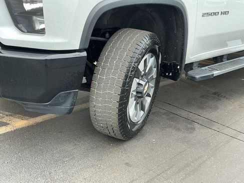 Used 2022 Chevrolet Silverado 2500 Custom w/ Custom Value Package AWD/4WD image 32