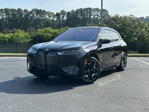 Used 2024 BMW iX xDrive50 w/ Sport Package AWD/4WD image 4