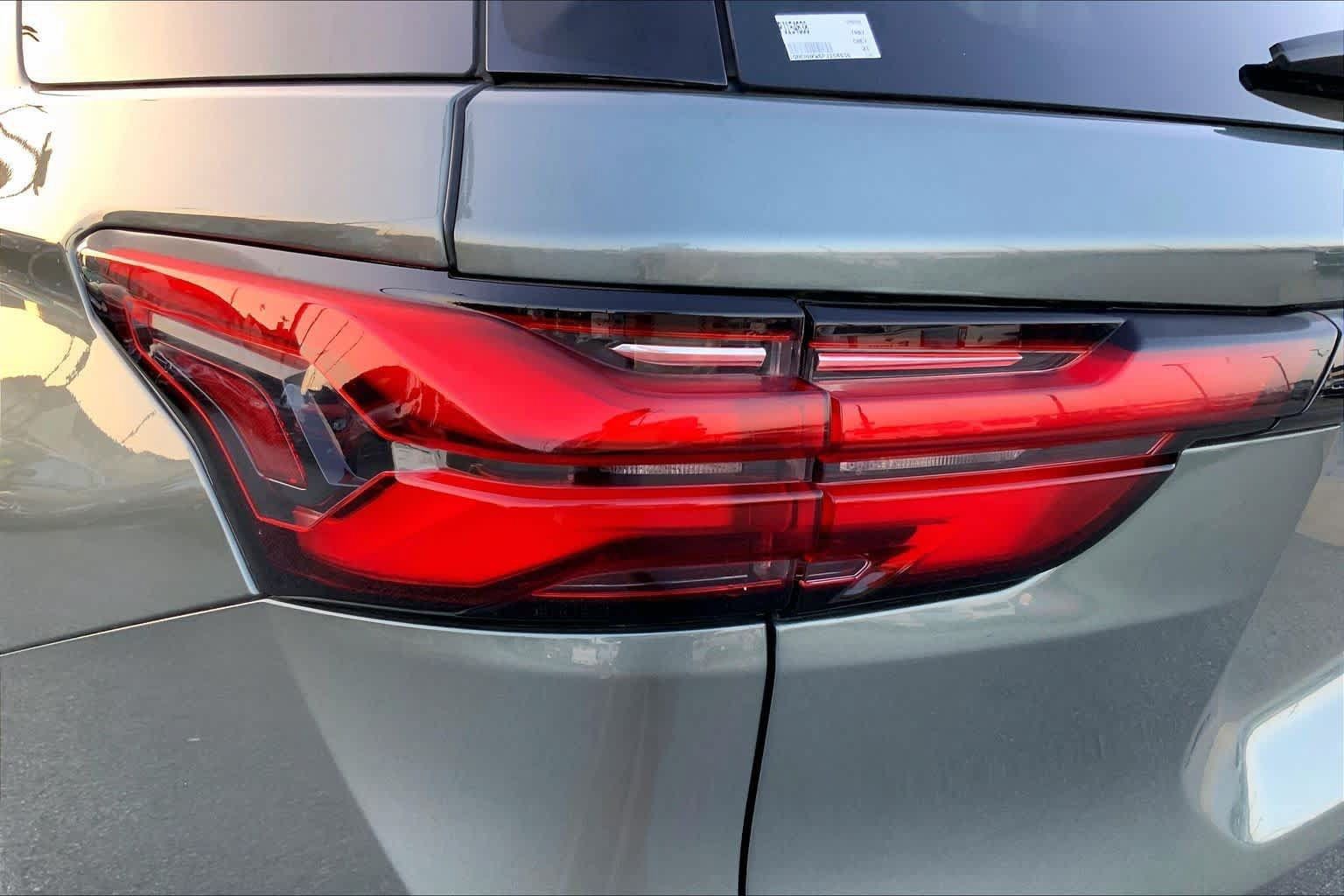 Used 2023 Chevrolet Traverse LT w/ LT Premium Package FWD image 26