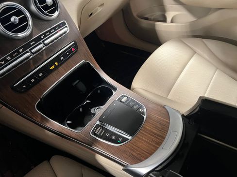 Used 2022 Mercedes-Benz GLC 300 4MATIC image 16
