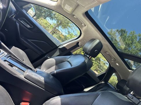Used 2020 Jaguar F-PACE Premium image 34