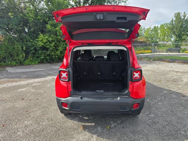 Used 2023 Jeep Renegade Latitude AWD/4WD image 14