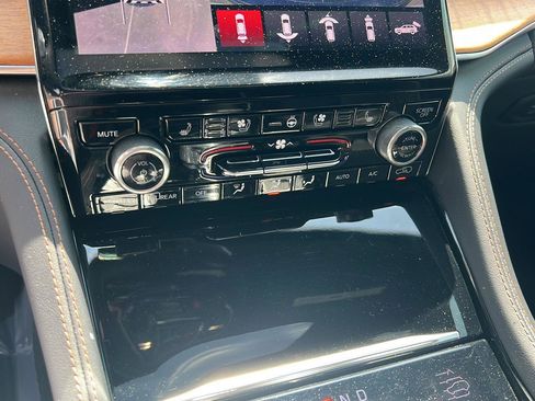 Used 2022 Jeep Grand Cherokee Summit AWD/4WD image 29