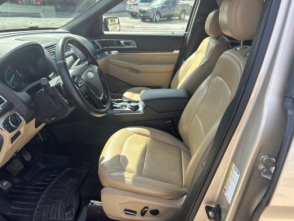 Used 2017 Ford Explorer Limited AWD/4WD image 12