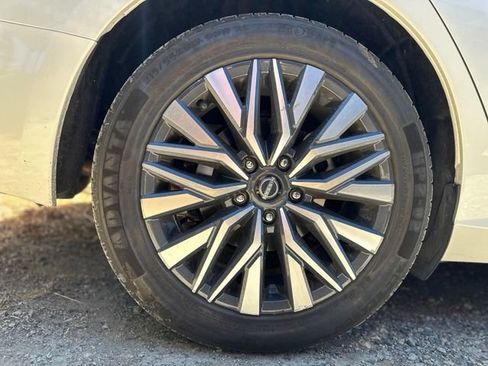 Used 2024 Nissan Altima 2.5 SV FWD image 6