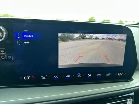 Used 2026 Chevrolet Traverse LT FWD image 27
