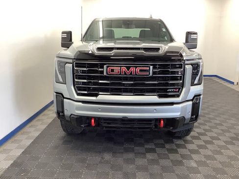Used 2026 GMC Sierra 2500 AT4 AWD/4WD image 2