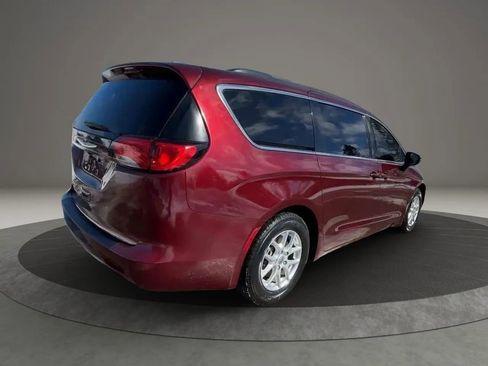 Used 2021 Chrysler Voyager Lxi FWD image 5