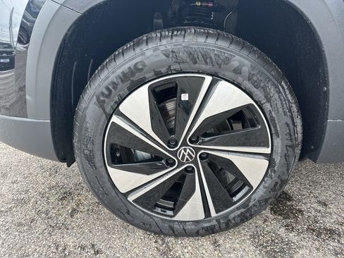 New 2026 Volkswagen Taos SE image 28