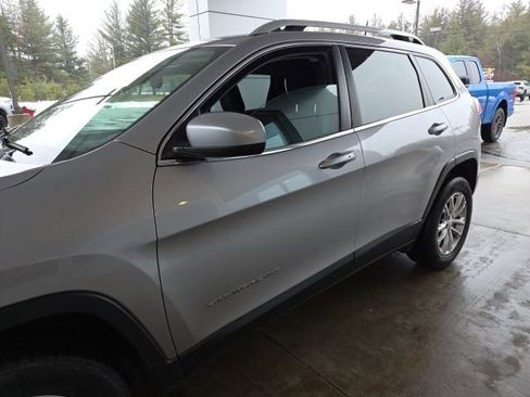 Used 2019 Jeep Cherokee Latitude w/ Comfort & Convenience Group image 28