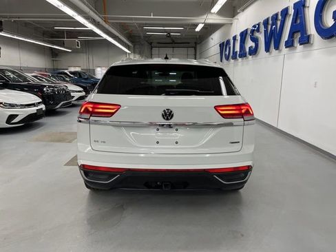 Used 2023 Volkswagen Atlas Cross Sport SE w/ Black Wheel Package image 3