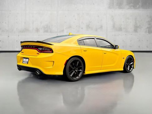 Used 2018 Dodge Charger R/T Scat Pack image 7