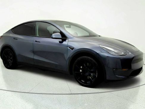 Used 2023 Tesla Model Y Long Range AWD/4WD image 3