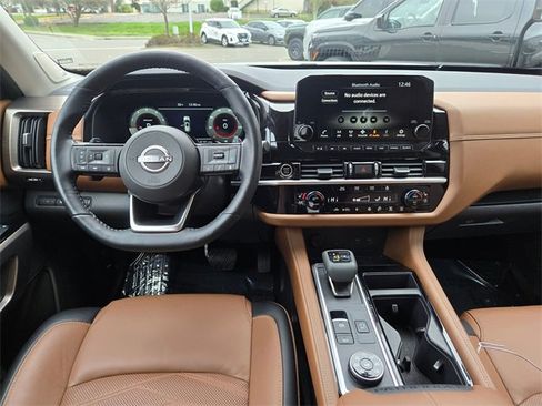 Used 2024 Nissan Pathfinder Platinum image 18