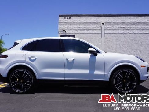 Used 2023 Porsche Cayenne AWD/4WD image 12