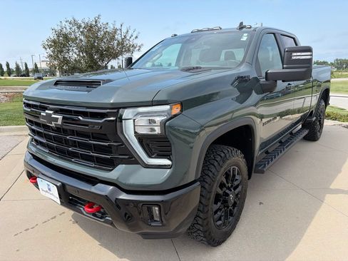 Used 2025 Chevrolet Silverado 2500 LT w/ Trail Boss Package AWD/4WD image 4