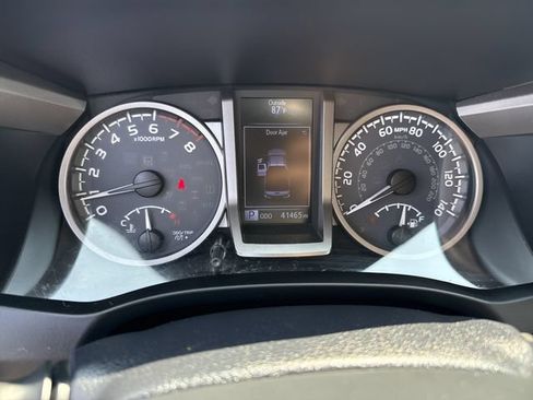 Used 2018 Toyota Tacoma SR5 AWD/4WD image 24