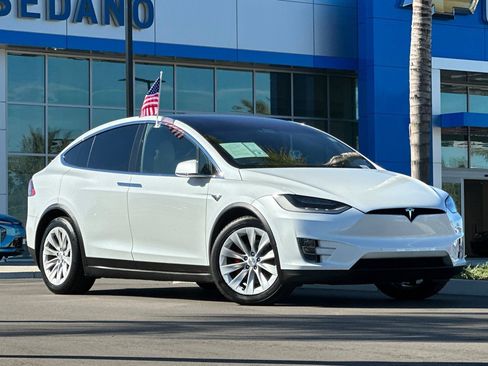 Used 2020 Tesla Model X Performance image 2