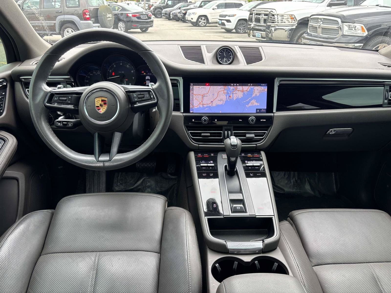 Used 2022 Porsche Macan AWD/4WD image 10