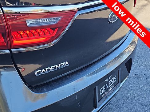 Used 2019 Kia Cadenza Premium image 11
