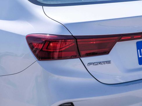 Used 2022 Kia Forte LXS FWD image 6