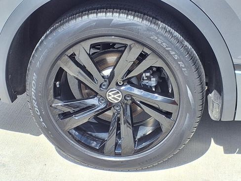 Used 2023 Volkswagen Tiguan SE R-Line FWD image 5