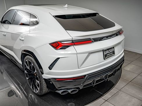Used 2022 Lamborghini Urus AWD/4WD image 23