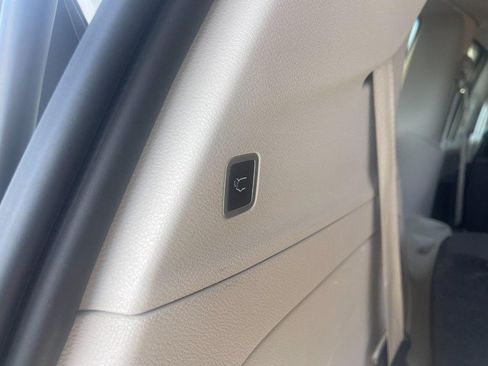 Used 2023 Chrysler Voyager LX FWD image 17