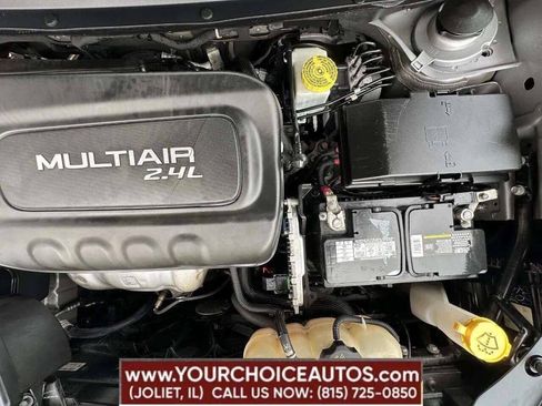 Used 2019 Jeep Cherokee Latitude w/ Popular Appearance Group AWD/4WD image 38
