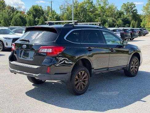 Used 2017 Subaru Outback 3.6R Touring AWD/4WD image 7