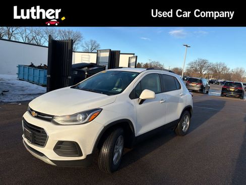 Used 2022 Chevrolet Trax LT w/ LT Convenience Package image 1