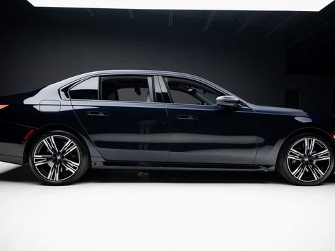 Used 2024 BMW 760i xDrive w/ Executive Package image 34