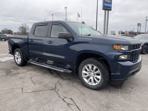 Used 2020 Chevrolet Silverado 1500 Custom w/ Custom Value Package image 3