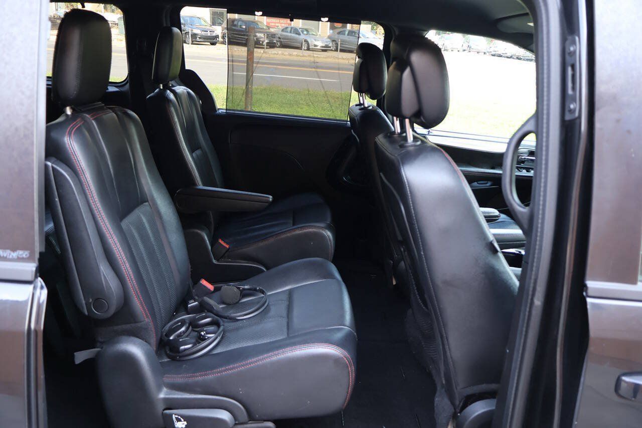Used 2014 Dodge Grand Caravan R/T w/ Driver Convenience Group FWD image 22