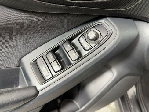 Used 2019 Subaru Crosstrek 2.0i Premium image 19