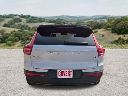 Used 2022 Volvo XC40 T5 R-Design w/ Advanced Package AWD/4WD image 8