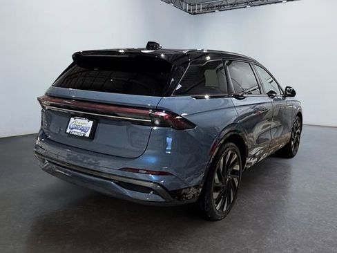 Used 2025 Lincoln Nautilus Reserve w/ Jet Appearance Package image 5