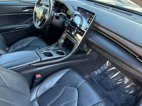 Used 2022 Toyota Avalon XLE image 32