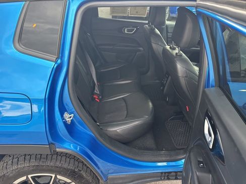 Used 2025 Jeep Compass Trailhawk AWD/4WD image 11