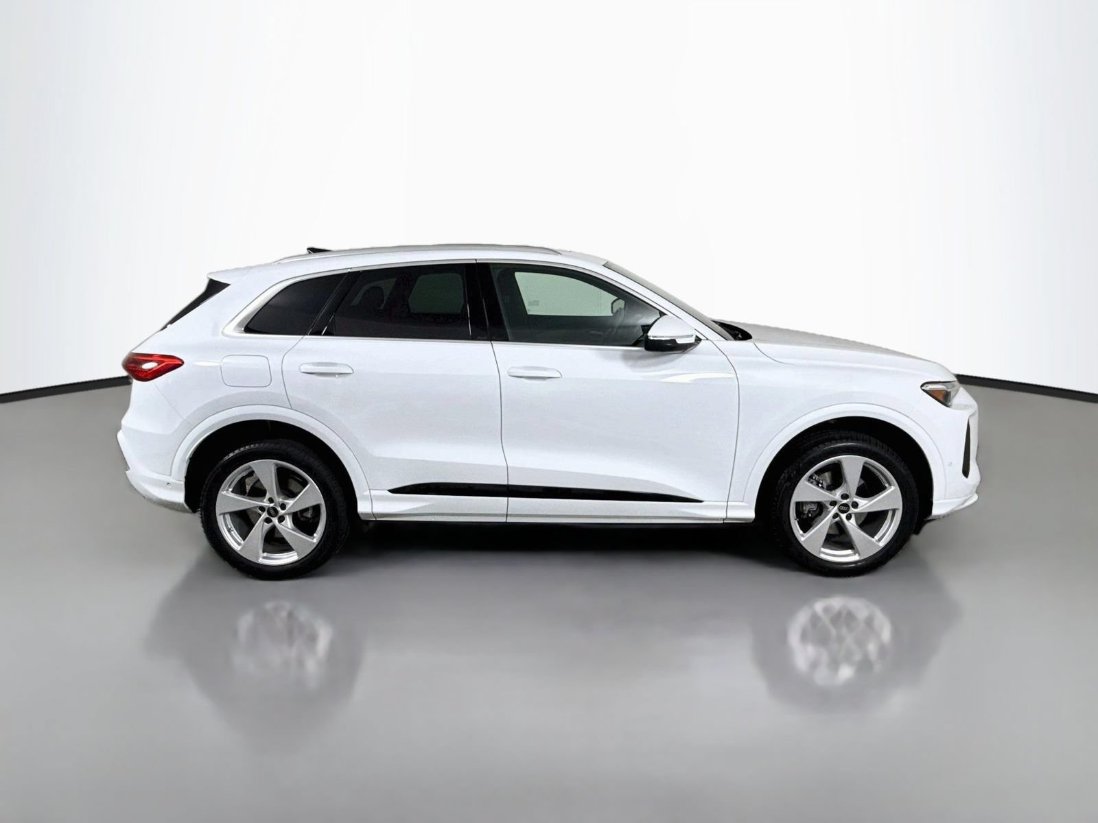 Certified 2025 Audi Q5 Premium w/ Premium Plus AWD/4WD image 8