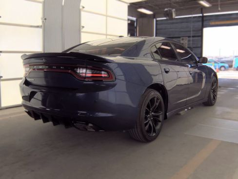 Used 2020 Dodge Charger SXT RWD image 6