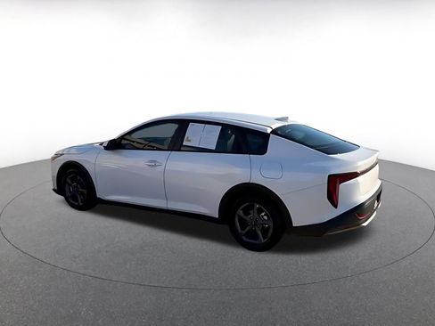 Used 2025 Kia K4 LXS image 16