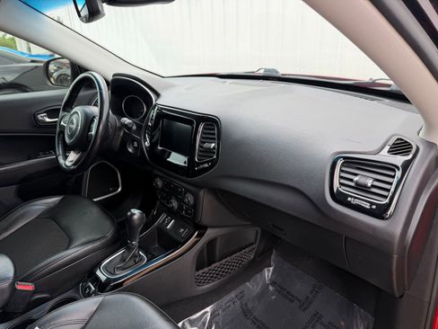 Used 2021 Jeep Compass Latitude w/ Sun and Sound Group FWD image 16