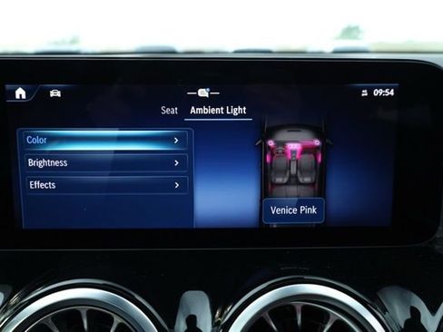 Used 2024 Mercedes-Benz GLB 250 image 32