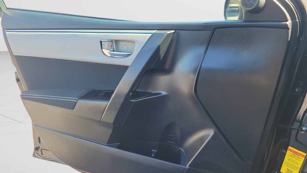 Used 2014 Toyota Corolla LE FWD image 17