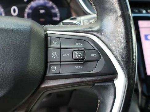 Used 2021 Jeep Grand Cherokee L Limited AWD/4WD image 17