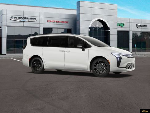 New 2027 Chrysler Pacifica Limited AWD/4WD image 10