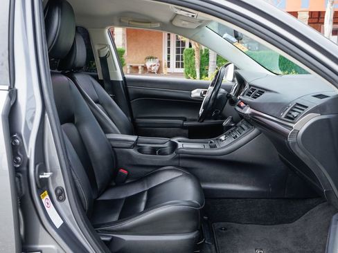 Used 2016 Lexus CT 200h w/ Accessory Package 2 FWD image 33