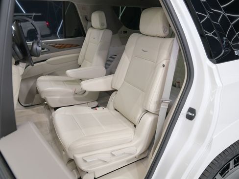 Used 2024 Cadillac Escalade Sport Platinum w/ LPO, ONYX Package image 35