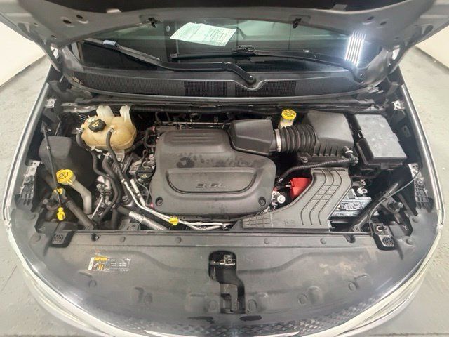 Used 2020 Chrysler Pacifica Touring-L FWD image 13
